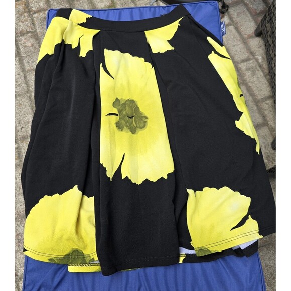 Ashley Stewart Pleated Skirt Black/Yellow Flowers NWT Sz 14 - Picture 4 of 6